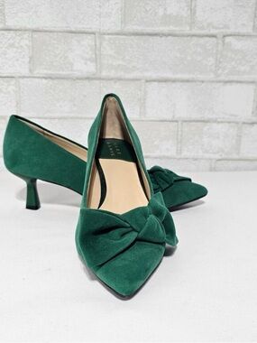 Alex Marie Iris Suede Bow Pointed Toe Kitten Heel Pumps green women’s size 8